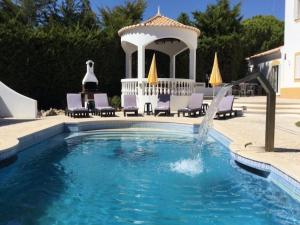 Bazén v ubytování Vivenda Carvoeiro Deluxe Luxury 7 Bedroom Villa Perfect for Larger Groups Table Tennis nebo v jeho okolí