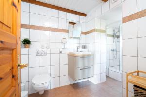 Vannituba majutusasutuses Objekte im Umland Lübsche Mühle +26 fotot