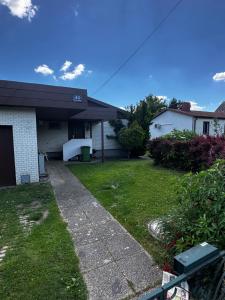Κήπος έξω από το Bungalow 21