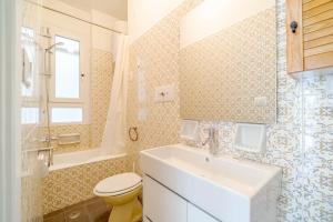 Et badeværelse på Camogli Casa Conchiglia + 17 billeder