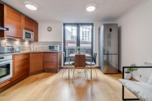 a kitchen with a table and a refrigerator at Luxury One Bedroom Apartment St Pauls Cathedral in London