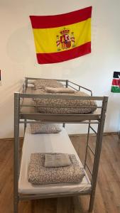 Katil dua tingkat atau katil-katil dua tingkat dalam bilik di Bucuresti Bucuresti Hostel