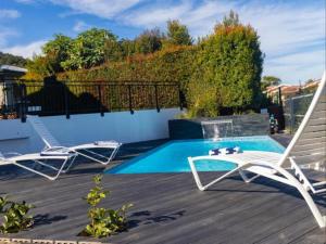 Bazén v ubytování Cloverleigh Guest House nebo v jeho okolí