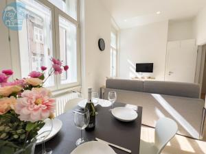 A television and/or entertainment centre at San Lazzaro 232 Tirabora Short Rent