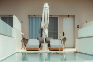 Bazén v ubytování Limanaki Hotel nebo v jeho okolí