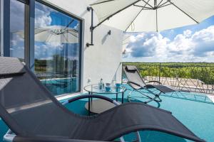 Piscine de l'établissement Villa Angie with Heated Pool ou située à proximité