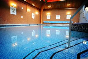 Bazén v ubytování Fairfield House Hotel nebo v jeho okolí