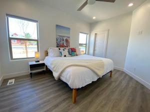 Voodi või voodid majutusasutuse Timber & Tin E 2Bed 2Bath w Pool & Rooftop Deck toas
