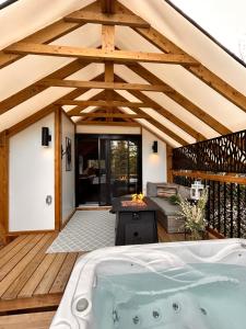 a hot tub on a wooden deck with a roof at Momentôm Refuges Nature in Petite-Rivière-Saint-François