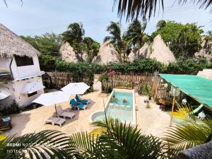 a backyard with a swimming pool and a resort at Arte Sano Hotel - Adults only in Holbox Island