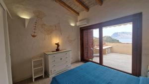 Кровать или кровати в номере Villaggio Est a Capo Coda Cavallo San Teodoro
