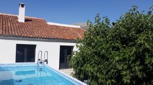 Bazén v ubytovaní Finca Las Morenas alebo v jeho blízkosti