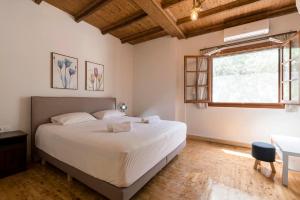 A bed or beds in a room at Ariadni Villas Faliraki
