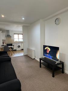 Телевизор и/или развлекательный центр в Wellington Duplex Apartment