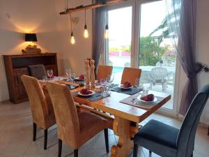 Φαγητό σε αυτό το διαμέρισμα ή κάπου εκεί κοντά