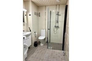 Ένα μπάνιο στο Kotimaailma Apartments Tervapääsky II