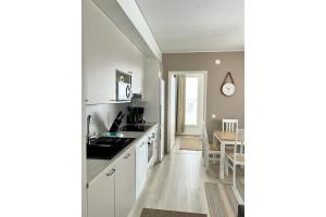 Η κουζίνα ή μικρή κουζίνα στο Kotimaailma Apartments Tervapääsky II