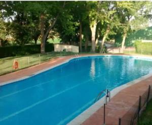 Swimming pool sa o malapit sa La Posada del Pueblo