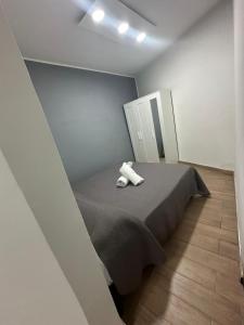 a bedroom with a bed with two towels on it at HOUSE SAN FILIPPO in Naples