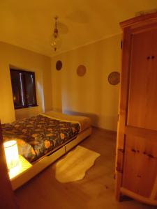 Tempat tidur dalam kamar di Harmony Suite Dolomiti - Mountain & Lake