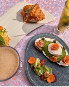 una mesa con dos platos de comida y un sándwich en SWISS CONTINENTAL HOTEL And SPA, en Marrakech