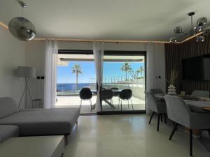 Ruang duduk di Primosten Resort Sunhill Deluxe Apartment Lea