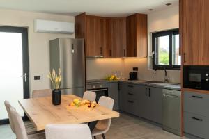 Η κουζίνα ή μικρή κουζίνα στο Villa Linea Verde II by Sealand Villas