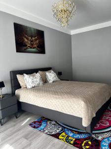 Ένα ή περισσότερα κρεβάτια σε δωμάτιο στο LK Apartment