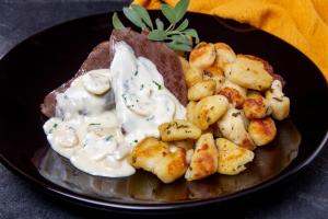 a plate of food with potatoes and sauce on it at Point Motel 2 in São José dos Campos