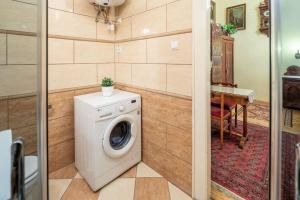 Lovely Central Apartment 1053 Budapest, Ferenciek tere 4 kép - 2
