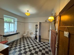 Koupelna v ubytování Hinkelshof - 3 Gästezimmer - naturnah, ökologisch, urig, Selbstversorgerküche