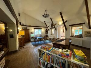 Posezení v ubytování Hinkelshof - 3 Gästezimmer - naturnah, ökologisch, urig, Selbstversorgerküche
