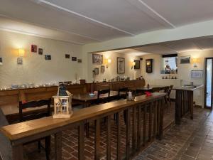 Restaurace v ubytování Hinkelshof - 3 Gästezimmer - naturnah, ökologisch, urig, Selbstversorgerküche