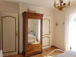 Ένα ή περισσότερα κρεβάτια σε δωμάτιο στο Villa Sarazine