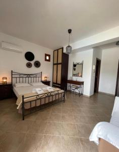 Cama ou camas em um quarto em SERRAS ROOMS