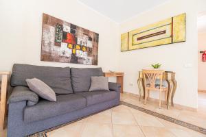 Posezení v ubytování Villa with pool in Madroñal Fañabe, Costa Adeje