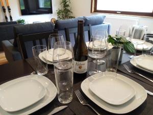 Ποτά στο Appartement de Luxe avec Jacuzzi, Vue Montagne et Jardin