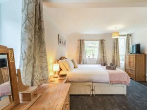 a bedroom with a bed and a window at 4 Bed in Keswick 86248 in Rosthwaite