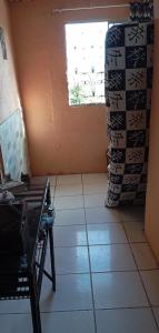 a room with a window and a tiled floor at Casa mobilhada para alugar durante o FIG 2024 in Garanhuns