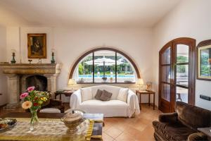 a living room with a white couch and a fireplace at Il Carretto in Monteroni di Lecce +34 photos