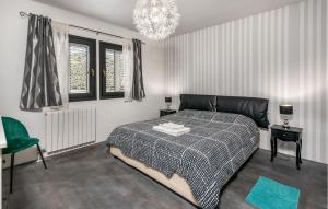Posteľ alebo postele v izbe v ubytovaní Beautiful Home In Opatija With Sauna