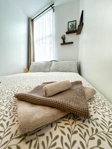 a bedroom with a bed with two pillows on it at Minimalistic apartment in Crystal Palace in Crystal Palace +9 photos