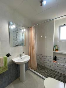 a bathroom with a sink and a shower at Apartamento a pie de playa in Rota +19 photos