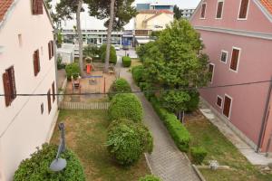 Zahrada ubytování Apartman Lora
