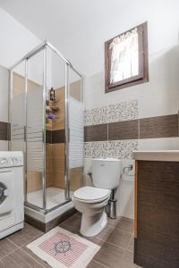 Ένα μπάνιο στο Kalifteri Beach House +17 φωτογραφίες