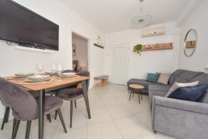 TV a/nebo společenská místnost v ubytování Apartman Lora