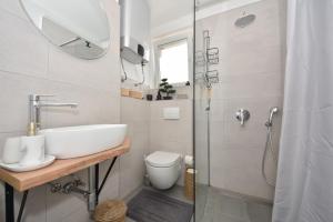 Koupelna v ubytování Apartman Lora + 25 fotografií