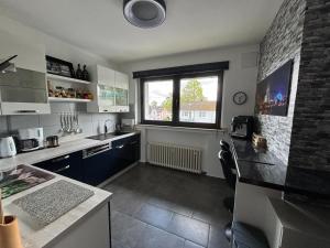 a kitchen with a counter and a window at Ferienwohnungen Saarn in Mülheim an der Ruhr