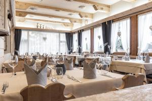 Εστιατόριο ή άλλο μέρος για φαγητό στο Hotel Baer & Post Zernez