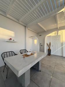 Gallery image of Kapetan Giannis Suite in Adamas